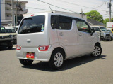 斜め後ろから。後方車両に急ブレーキを知らせる【エマージェンシーストップシグナル】装備!