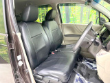 運転席まわりには十分なスペースがあり、大柄な方でもゆったり運転していただける環境です。
