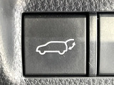 【パワーバックドア】スマートキーや運転席のボタンを押すだけでリアゲートが自動で開閉します!荷物を持っている時や、高い位置にあるバックドアを閉める際に便利な機能です♪