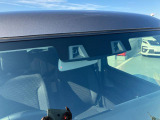 障害物を感知して、衝突の可能性がある場合、運転者へ警告音を発したり、衝突の可能性が高い場合、ブレーキの補助操作を行い、減速して衝突被害を軽減するシステムです。