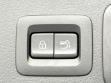 【パワーバックドア】スマートキーや運転席のボタンを押すだけでリアゲートが自動で開閉します!荷物を持っている時や、高い位置にあるバックドアを閉める際に便利な機能です♪