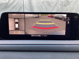 狭い場所での駐車やすれ違いなどでより的確な運転操作に役立つ360&deg;ビューモニターが装備されています。