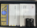 スマートキーは鍵をバッグに入れたままでもドアロックの開閉やエンジンのON・OFFができます。夜間や雨の日も鍵を探さなくて良いので便利です。