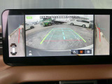 カメラを切り替えれば、左右サイドカメラとバックカメラ映像