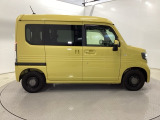 スライドドアなら狭い駐車場でもドアをぶつける心配がありません。ステップが低く乗り降りもしやすいです。
