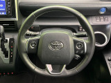 【純正革巻きステアリング】上質な革を使用することで、手にしっかり馴染みとても運転しやすいハンドルです♪