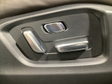 パワーシートを装備!体格や好みに応じたポジションをスムーズに調整できます。
