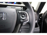 Hondaセンシングの機能のひとつ、アダプティブクルーズコントロール付!アクセルから足を離しても設定したスピードと前車との車間を保ち走行してくれます!車線維持もアシスト☆高速道路で疲労軽減ですね☆