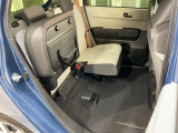 後席をはね上げれば、「もうひとつの荷室」が生まれます。