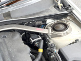 【STIタワーバー】お車の剛性を高めるタワーバーを装備。よりスムーズなコーナリング走行が可能となり、走りも楽しめます。