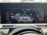 【走行距離 3,549km!】 視認性の良いメーターパネルデザインです。ディスプレイに各種の情報、設定画面が見やすく表示されます。