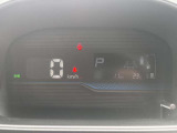 わかりやすいデジタル車速と見やすい液晶画面に加え、スタイリッシュなデザインで運転の楽しさを演出します。