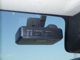 『ドライブレコーダー』動画を残すことで万が一の事態に遭遇した時の必須アイテムです。急ブレーキ・急ハンドルが起こった際、自動で記録が上書きされずに保存され、後でPC等で確認出来ます。
