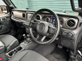 ステアリングを握ればJeepワールドが目の前に広がります!