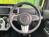 インテリアに合わせたデザインのステアリングは、運転される方のことも考え、運転しやすい形状、大きさです。是非一度、実際に触ってお確かめください。