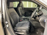 乗降がしやすい運転席。高さが調節できて小柄な方でも運転しやすいポジションをとることができます。