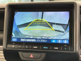 リバースギアに入れるだけで後方の表示へ切り替わります。夜間や雨の日の駐車も楽になりますよ。
