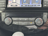 左右独立型のフルオートエアコンです!運転席と助手席で、それぞれの好みの温度でお過ごし頂けるので、安心です!機能性が高く、とっても使い勝手が良いですよ!