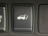 【パワーバックドア】スマートキーや運転席のボタンを押すだけでリアゲートが自動で開閉します!荷物を持っている時や、高い位置にあるバックドアを閉める際に便利な機能です♪