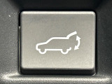 【パワーバックドア】スマートキーや運転席のボタンを押すだけでリアゲートが自動で開閉します!荷物を持っている時や、高い位置にあるバックドアを閉める際に便利な機能です♪