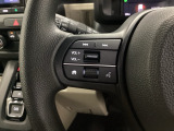 ステアリング左手側はオーディオ関連の操作スイッチです。視線を逸らすことなく運転に集中できます