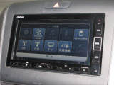 ナビゲーションは純正メモリーナビ(VXM-214VFi)を装着しております。AM、FM、CD、DVD再生、Bluetooth、音楽録音再生、フルセグTVがご使用いただけます。