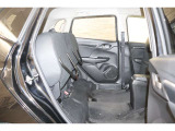 HONDA独自の機構!リアシートはチップアップ(跳ね上げ)することにより背の高い荷物も楽々積み込みすることが可能!!より空間を有効にするためにも大変便利なシートアレンジになります!!