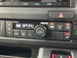 運転席にはシートヒーターが付いています!寒い日に便利な装備ですね。