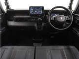 ◆視界広々で非常に運転しやすくロングドライブでも疲れを感じさせないすっきりとまとまったインパネ周りです。
