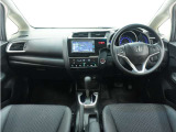 ◆視界広々で非常に運転しやすくロングドライブでも疲れを感じさせないすっきりとまとまったインパネ周りです。