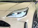【LEDヘッドライト】悪天候や夜間走行時も良好な視界を確保し安心して運転できる高輝度LEDヘッドライトを装備!点灯速度が早く、消費電力も抑えられています。