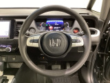 オーディオのチャンネル変更やボリュームなどの操作スイッチの他にレフトセレクターホイールがついています。中央部を指先で上下に動かすことで、マルチインフォメーション・ディスプレイの各表示が確認できます。