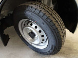 【新品タイヤ】届出済未使用車両になりますので、もちろんタイヤの残り溝もばっちり残っています。