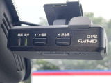 ドライブレコーダー装備です!もしもの時やあおり運転など、映像記録は証拠になるのであると安心ですね!