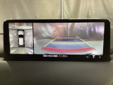 狭い場所での駐車やすれ違いなどでより的確な運転操作に役立つ360&deg;ビューモニターが装備されています。