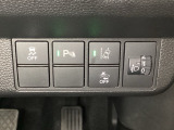 ハンドルの右側にはヘッドライトレベライザーとHondaセンシング用のメインスイッチがついています。ヘッドライトレベライザーは道路状況や積荷の加重に応じてライトの高さを調節できます。