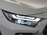 LEDヘッドランプ。消費電力も少なく寿命も長いのがLEDの特徴。HIDのような点灯のタイムラグもなくパッと明るくなるのも特徴です。