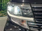 【LEDヘッドライト】悪天候や夜間走行時も良好な視界を確保し安心して運転できる高輝度LEDヘッドライトを装備!点灯速度が早く、消費電力も抑えられています。