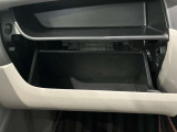 車検証入れになどにも使える便利な収納BOXあります。