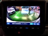 バックカメラの画像です。ガイドラインがスムースな車庫入れをサポートいたします。車庫入れの安心感がアップしますね。