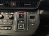 ワンアクションでスムーズな運転を支援する、エレクトリックギアセレクターに、パーキングブレーキは、電子制御パーキングブレーキです。