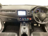 車内は光触媒抗菌消臭施工済です。インパネ周りはスタイリッシュなデザインです。グローブボックスやカップホルダーのほかにトレーなどたくさんの収納スペースが付いています。