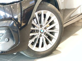 BMW純正アロイホイールはモデルやパッケージに合わせてデザインされています。洗練されたデザインで、足元の個性を引き立てます。