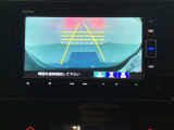 バックでの車庫入れも安心です! リアカメラが付いているバックモニター付のナビを装備しております。操作線もついており距離感も画面から確認できます。