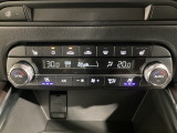 温度の設定のみで快適な風量やモードなどを自動調整してくれるフルオートエアコンを装備!