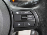 ◆アダプティブクルーズコントロール◆予め設定した車速内でクルマが自動的に加減速。前走車との適切な車間距離を維持しながら追従走行します。【LKAS】車線維持支援システムでステアリング操作を支援。