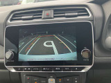 車両後方をモニターに映すバックビューカメラを装備しています。車幅、距離、予想進路線表示機能付きです。