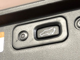 【パワーバックドア】スマートキーや運転席のボタンを押すだけでリアゲートが自動で開閉します!荷物を持っている時や、高い位置にあるバックドアを閉める際に便利な機能です♪