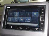 ナビゲーションは純正メモリーナビ(VXM-234VFi)を装着しております。AM、FM、CD、DVD再生、Bluetooth、音楽録音再生、フルセグTVがご使用いただけます。