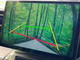 【バックカメラ】駐車時に後方がリアルタイム映像で確認できます。大型商業施設や立体駐車場での駐車時や、夜間のバック時に大活躍!運転スキルに関わらず、今や必須となった装備のひとつです!